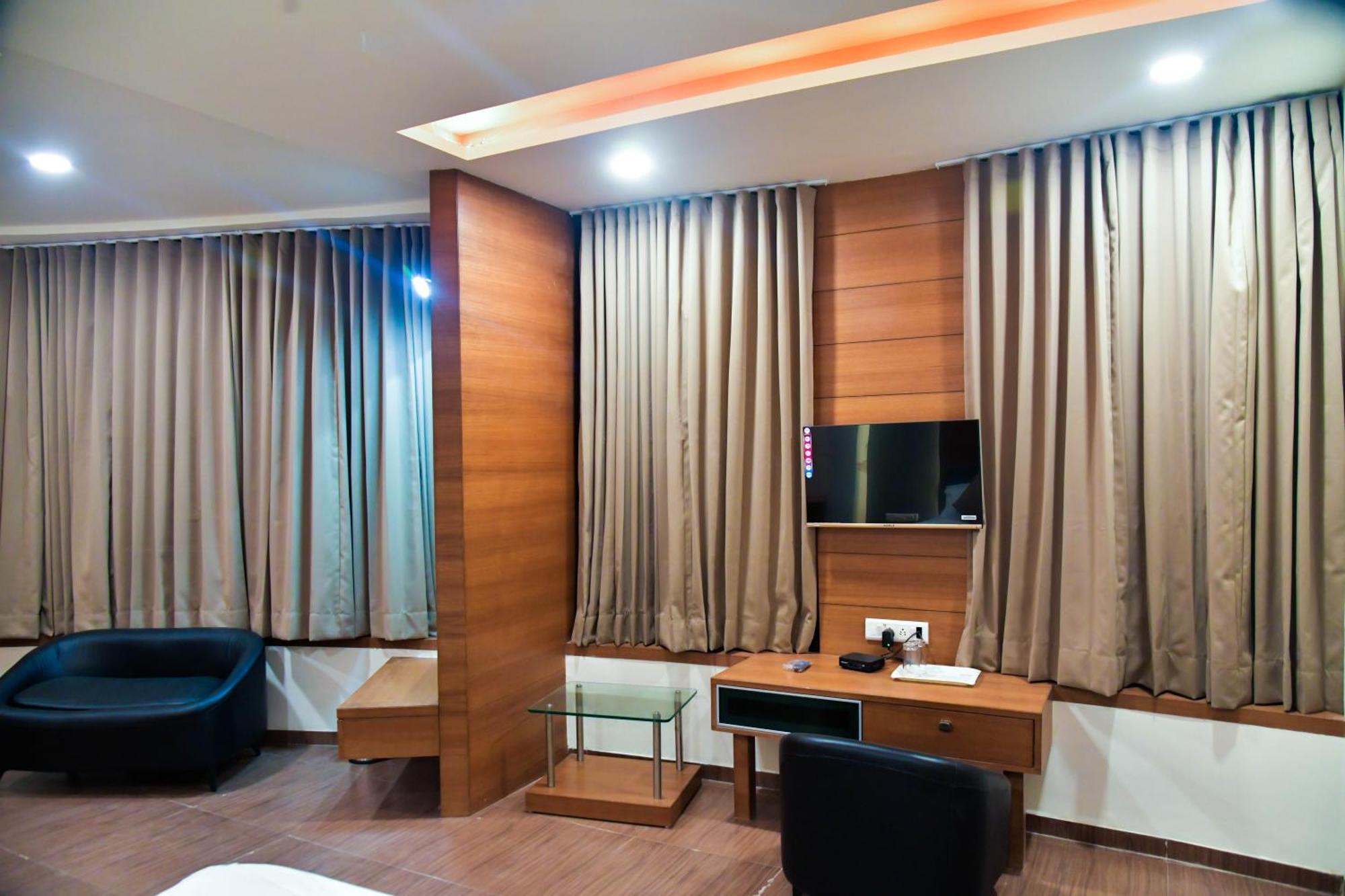 Hotel Ashooka Inn Gandhinagar Exterior foto
