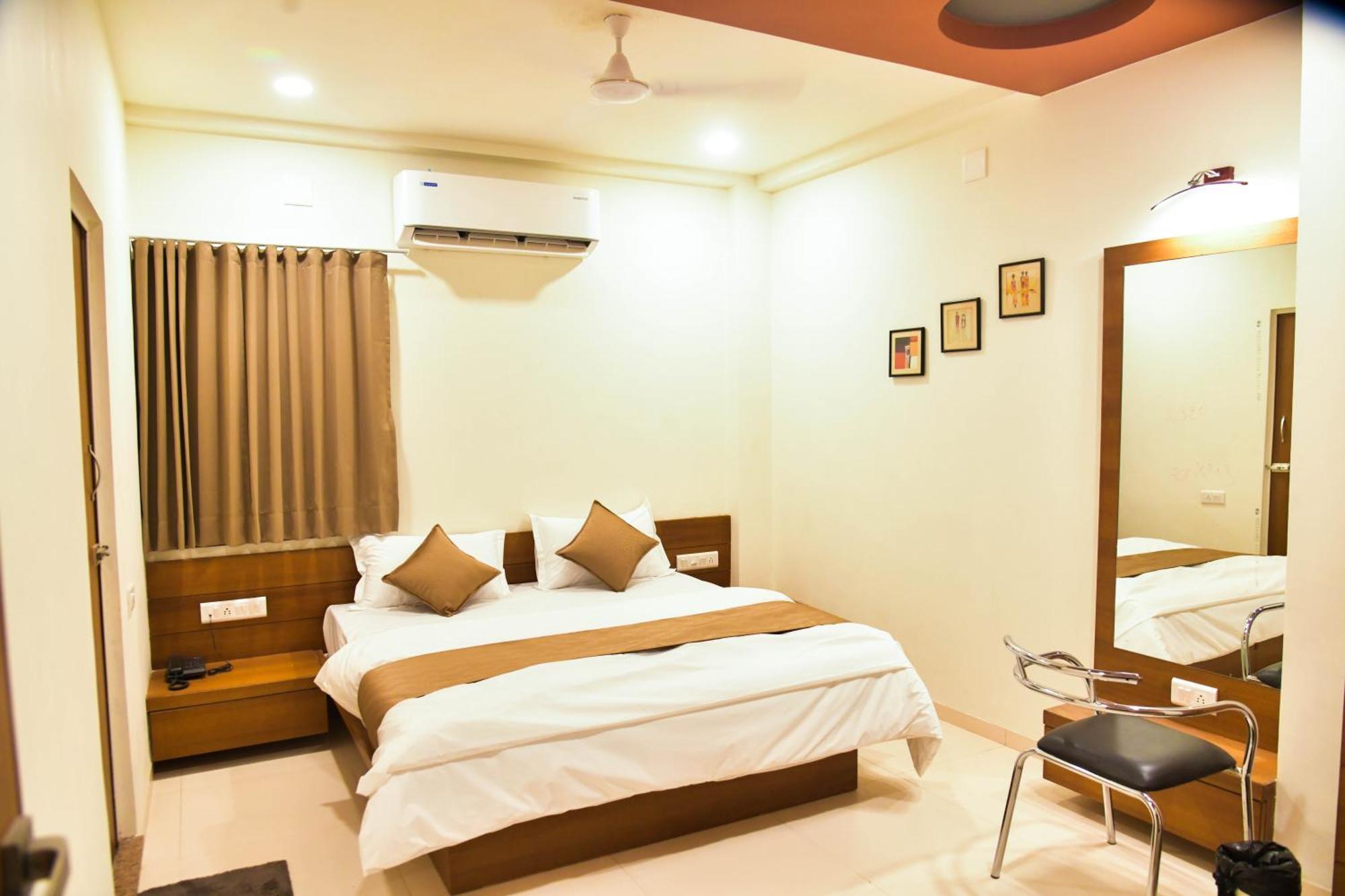 Hotel Ashooka Inn Gandhinagar Exterior foto